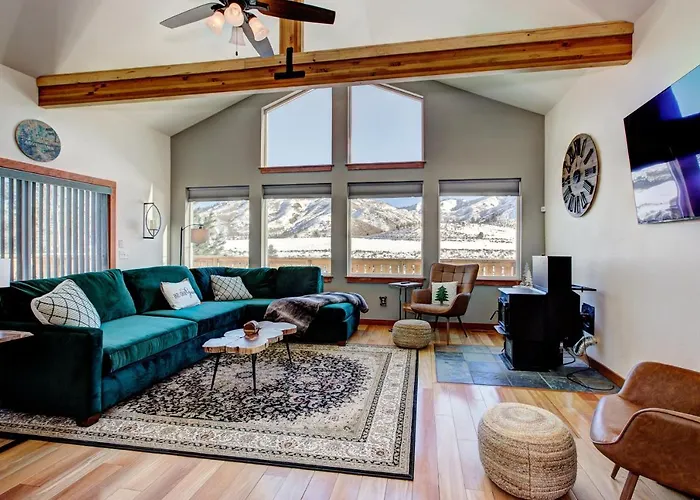 Twin Pines Cabin In Wilderness Ranch On Hwy 21, Amazing Views, 20 Ft Ceilings, Fully Fenced Yard, Pet Friendly, , Go Paddle Boarding At Lucky Peak, Or Snowshoeing In Idaho City And Take In The Hot Springs, Sleeps 10!