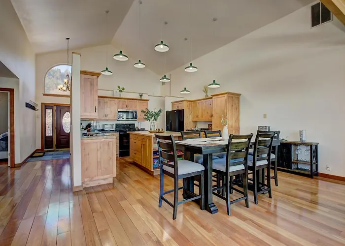 Twin Pines Cabin In Wilderness Ranch On Hwy 21, Amazing Views, 20 Ft Ceilings, Fully Fenced Yard, Pet Friendly, , Go Paddle Boarding At Lucky Peak, Or Snowshoeing In Idaho City And Take In The Hot Springs, Sleeps 10!