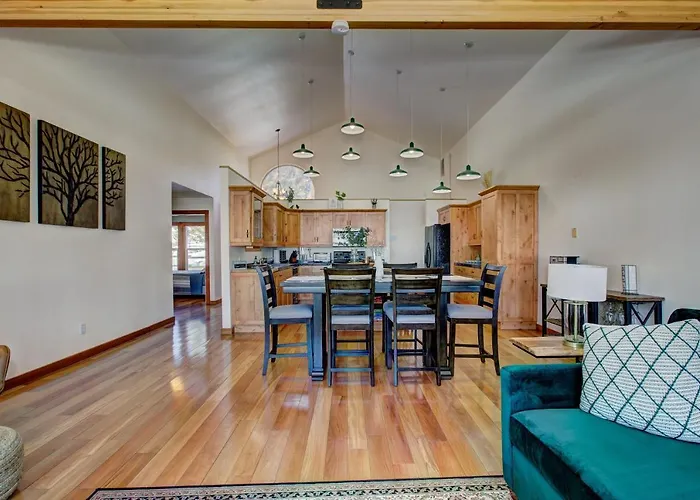 Twin Pines Cabin In Wilderness Ranch On Hwy 21, Amazing Views, 20 Ft Ceilings, Fully Fenced Yard, Pet Friendly, , Go Paddle Boarding At Lucky Peak, Or Snowshoeing In Idaho City And Take In The Hot Springs, Sleeps 10!