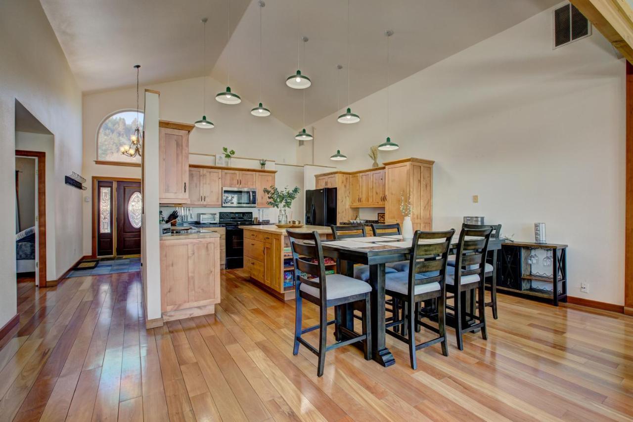 Twin Pines Wilderness Cabin: Scenic Views & Pet-friendly Retreat Boise