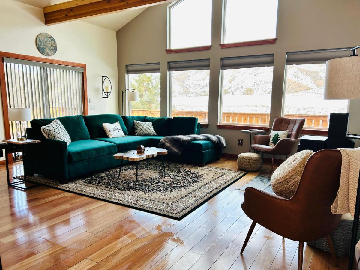 Holiday home Twin Pines Wilderness Cabin: Scenic Views & Pet-friendly Retreat
